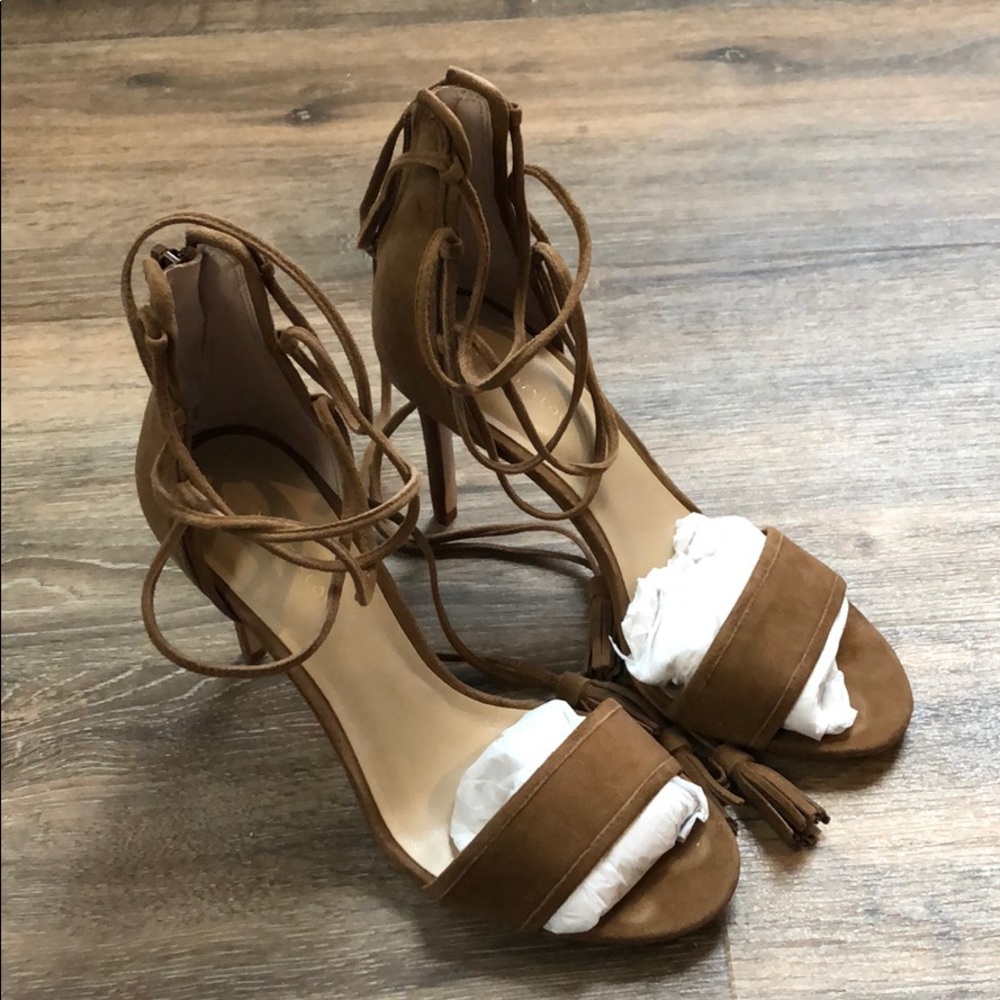 Gorgeous Ann Taylor Suede Lace Up Heels